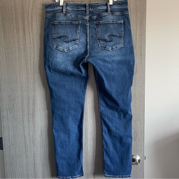 Silver Jeans - Avery Straight & Slim - Size 18 | 33 - Picture 1 of 12